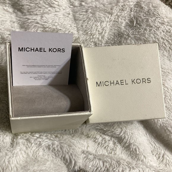 Reduced! NWT Authentic Michael Kors Watch - Picture 12 of 13
